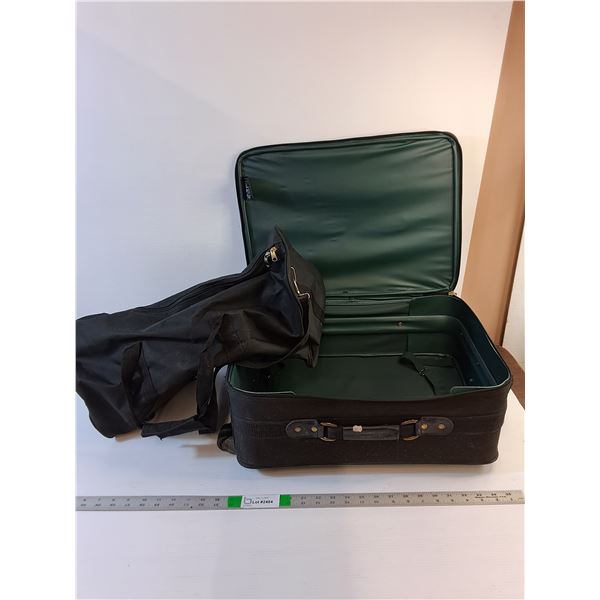 Duffel Bag/Suitcase  - Zippers Work (Suitcase 20" x 15" x 9" Approx) - PICK UP