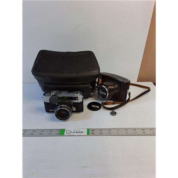Vintage  - Camera w/Case  - Petri -As Is