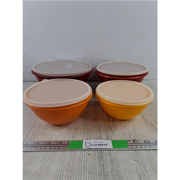Set of 4 Tupperware Bowls w/Lids