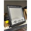 Image 2 : 100W LED Flood Light with IP66 Rating for Outdoor Use