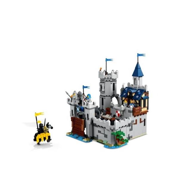 LEGO Creator 31168 Medieval Horse Knight Castle 3-in-1 in a plastic display case