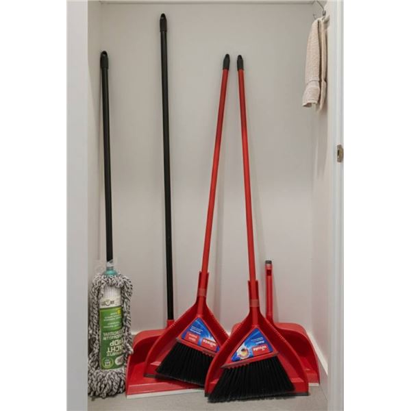 Lot of 2 Vileda Oskar Brooms and Globe 12 oz Synthetic Yacht Mop