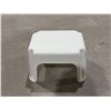 Image 3 : Rubbermaid Step Stool, Weight Capacity 300 Lbs