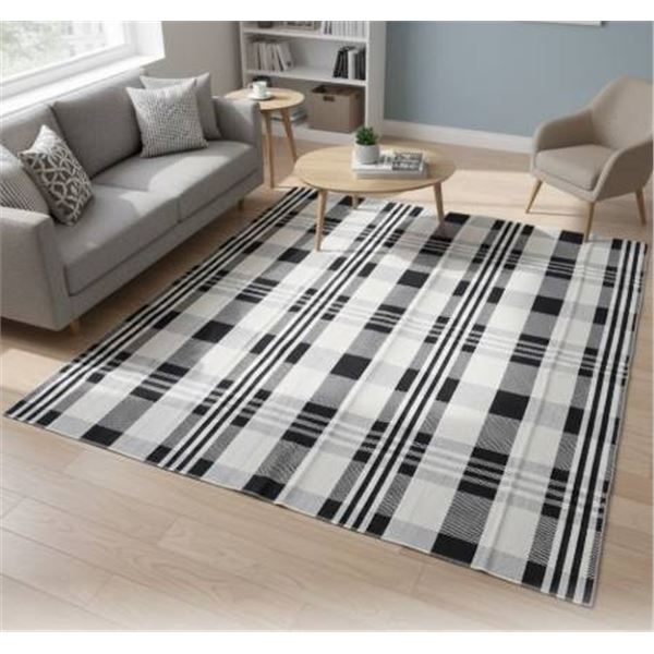 Black and White 6 ft x 4 ft Throw Rug