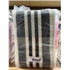 Image 3 : Black and White 6 ft x 4 ft Throw Rug
