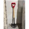 Image 2 : Homebase Round Point Shovel with D-Grip Handle