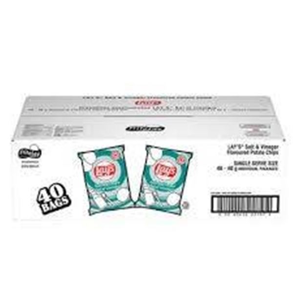 Lay’s Salt & Vinegar Flavoured Potato Chips 40 g Bags (40 Total)