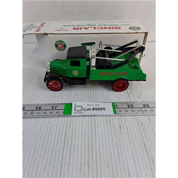 1:25-1931 Hawkeye Wrecker Bank with Sinclair Advertising