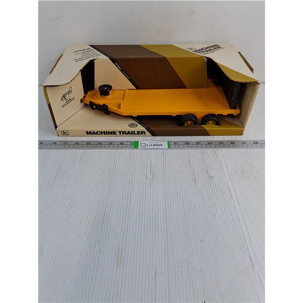 1:16-ERTL John Deere Machine Trailer (NIB)