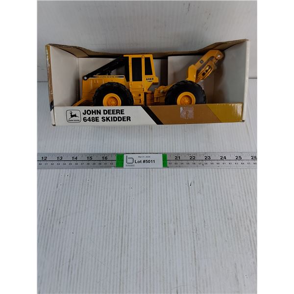 1:32-ERTL John Deere 648E Skidder (NIB)