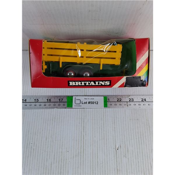1:32-Britains Salop Animal Trailer (NIB)