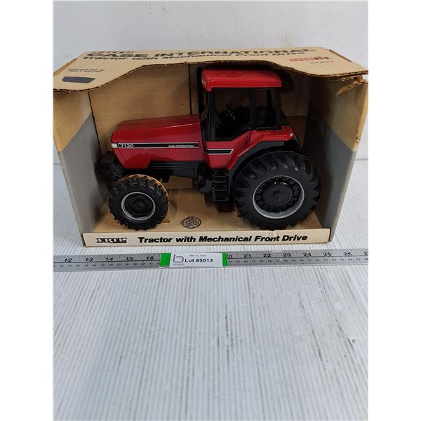 1:16-ERTL Case International Tractor with Mechanical Front Drive (NIB)
