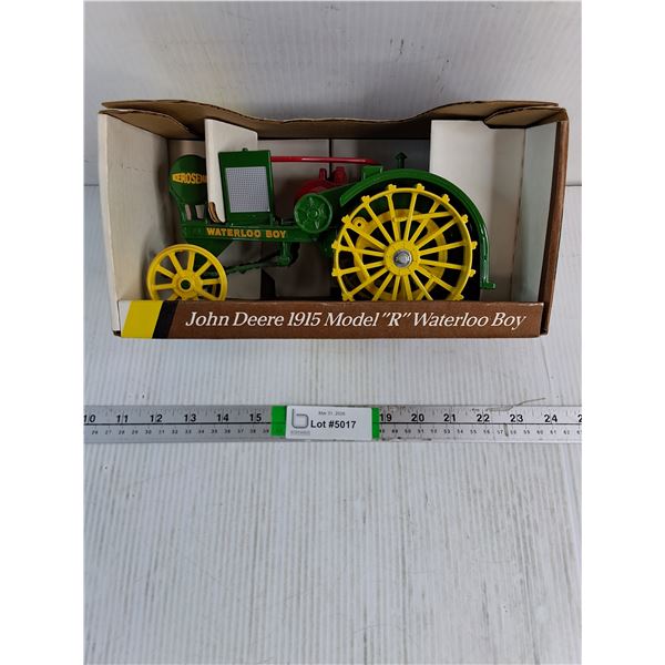 1:16-ERTL John Deere 1915 Model "R" waterloo Boy Tractor (NIB)