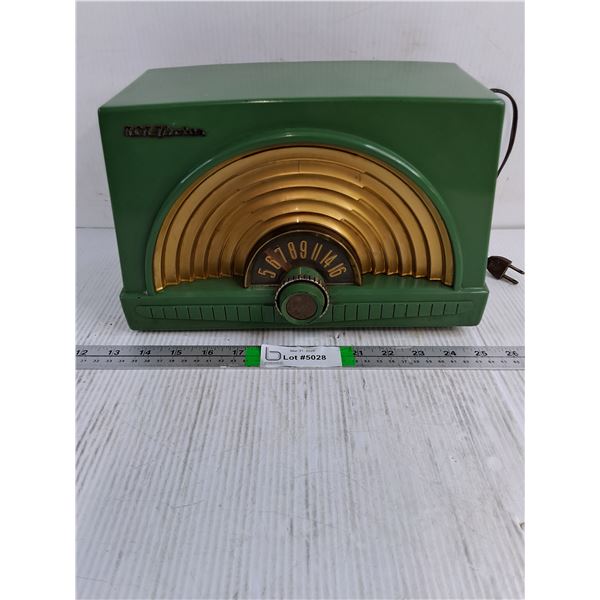 1951 RCA Victor Model X-511 Tube Radio-untested-as is