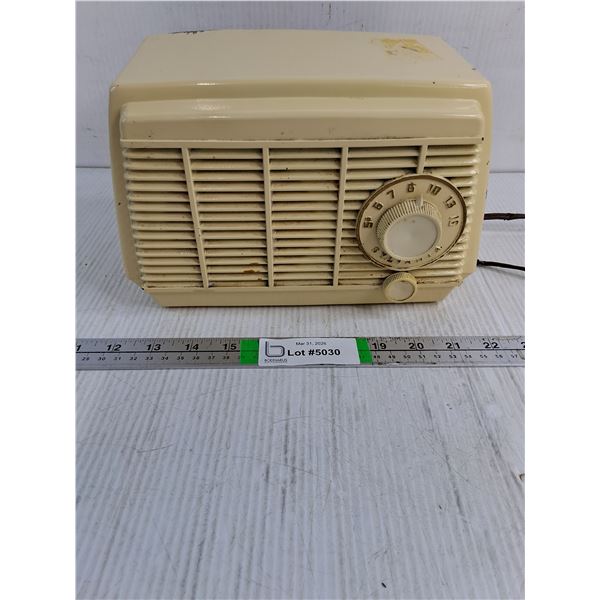 Vintage Sylvania Radio-untested-as is
