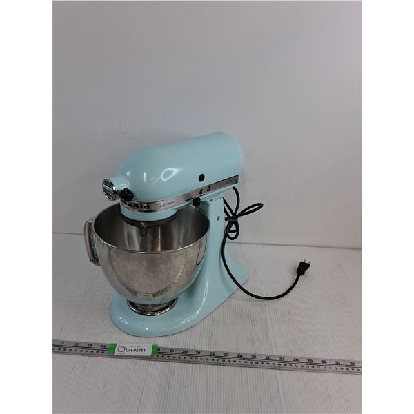 Baby Blue KitchenAid With No Beaters - Powers On - PICK UP ONLY