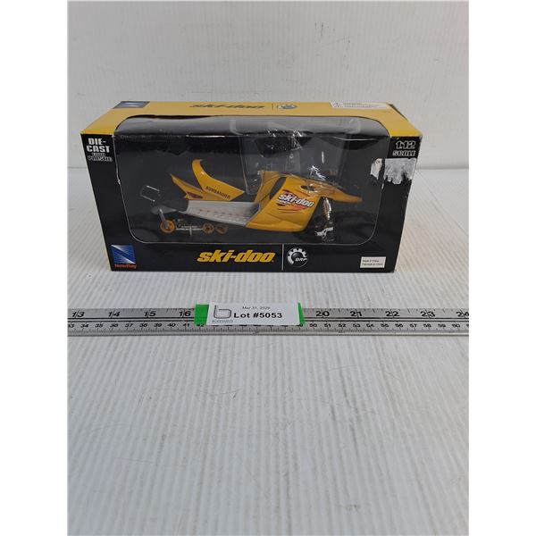 Bombardier Ski-Doo Die Cast With Plastic Parts 1:12 Scale Appears NIB