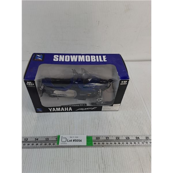 Yamaha Snowmobile Die Cast With Plastic Parts 1:12 Scale Appears NIB