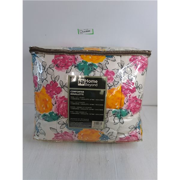 Home Beyond Floral Comforter- Full Appears New