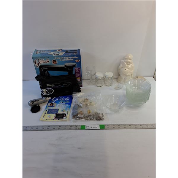 Assorted  - Glass/Decor/Hobby - (12) Glass Dessert Bowls,  Salt And Pepper Shakers