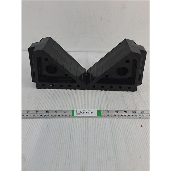 Princess Auto 2 Piece Rubber Whhel Chocks 8"