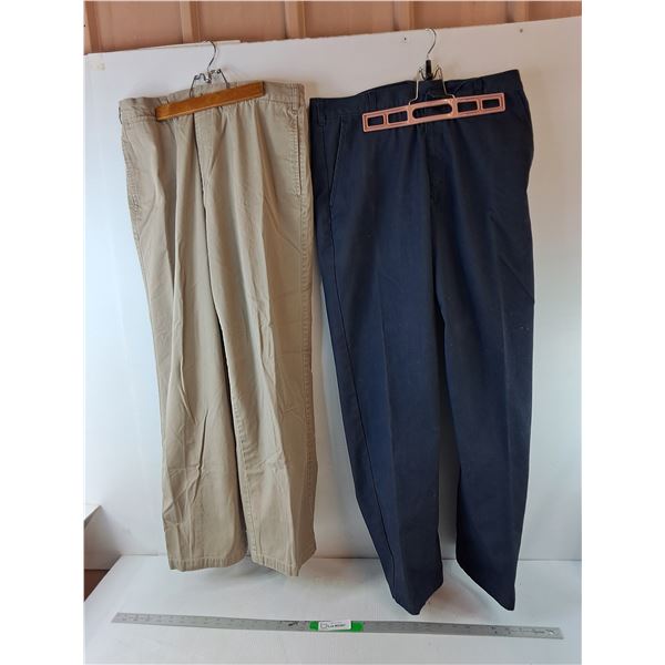 (2) Pairs of Men's Pants- Penmans & Kodiak- Both 34/32