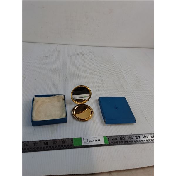Vintage Volupte Collectible Powder Compact in Birks Box ( as is)