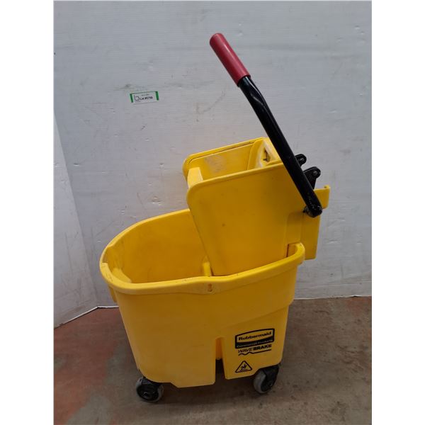 * Rubbermaid "Wave Break" Industrial Mop Bucket & Wringer - PICK UP ONLY