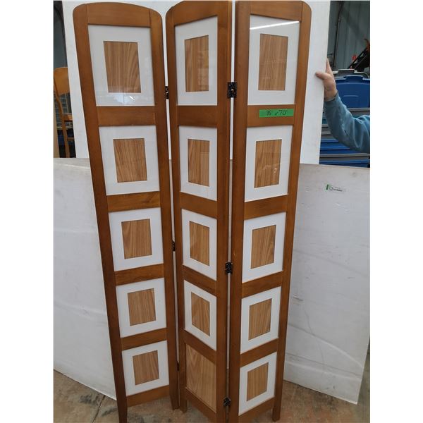 *Privacy screen  Pull out/Photo Holders. Cannot Ship