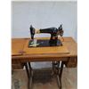 Image 6 : *Vintage Singer Treadle Machine in Cabinet. Cannot Ship