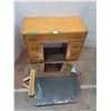 Image 1 : *Wooden Desk with Drawers and 30" x 28" Mirror - Cannot Ship