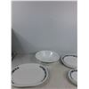 Image 2 : Corelle Dish Set