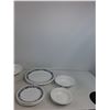 Image 3 : Corelle Dish Set