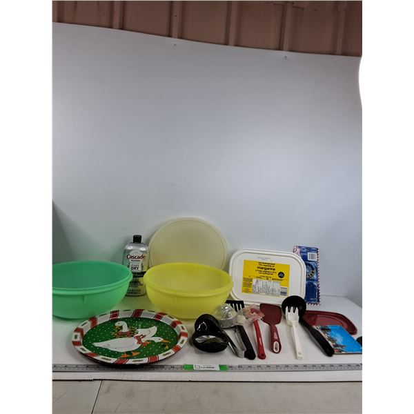Plastic Mixing Bowls Xmas Desssert Drays, Kitchen Utensils, Misc - PICK UP