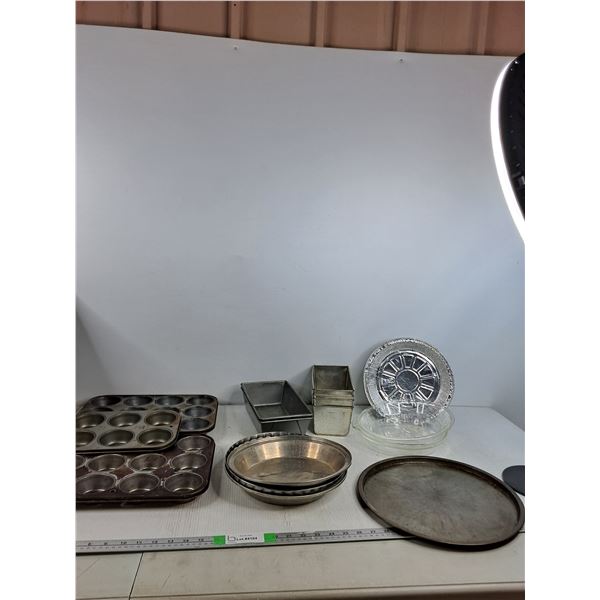 Muffin Tins, Pizza Pans, Loaf Pans, Misc