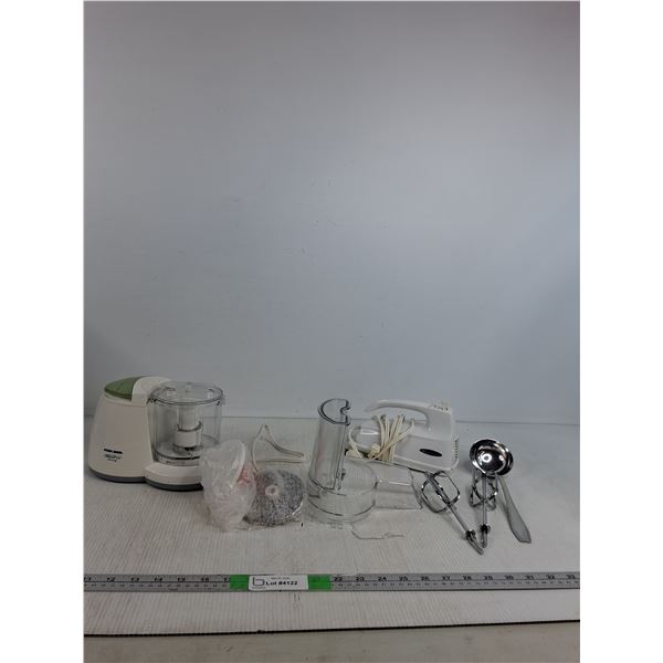 Black & Decker Mini Pro Plus Slicer ( as is),  Ladle, Mixing Beaters, Misc
