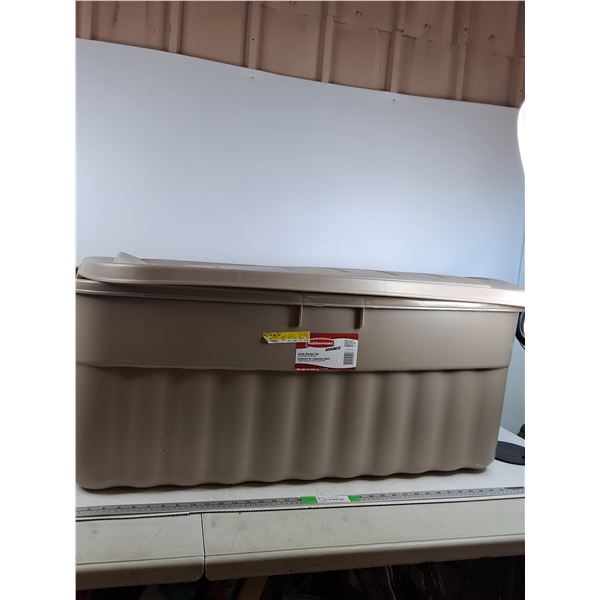 *Rubbermaid Jumbo Storage Container 39"x21"x17" ( crack in lid) - CANNOT SHIP