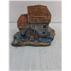 Image 2 : Collectible Miniature Cottage-6"x6"