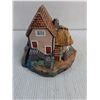 Image 3 : Collectible Miniature Cottage-6"x6"