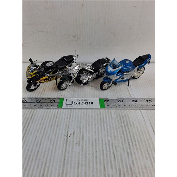 (3) 1:18 Motorcycles-Kawasaki Vulcan and Ninja,Suzuki GSX