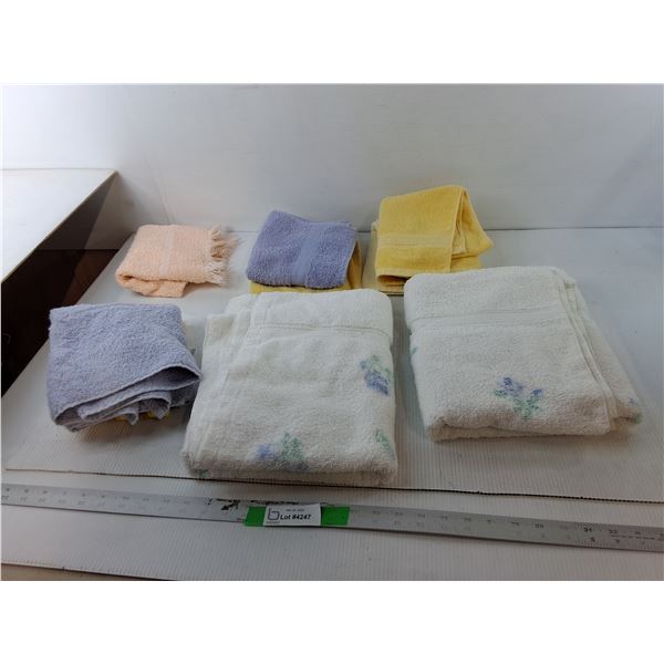 (7) Handtowels & (2) Bath Towels