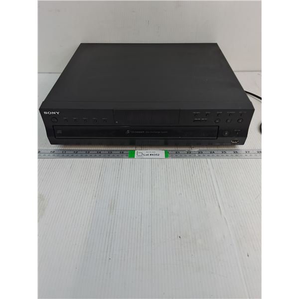 Sony 5-Cd Changer Disc Ex-change System-Powers On - PICK UP