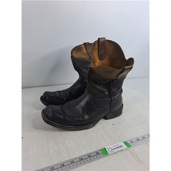 Mens Ariat Cowboy Boots Size 13 ( as is)