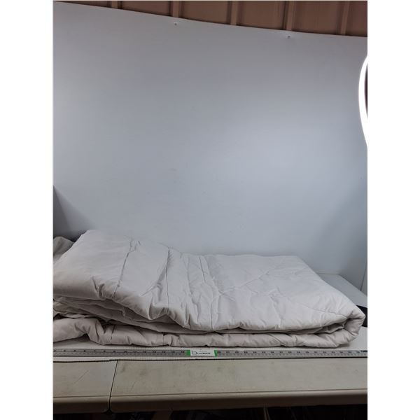 White Duvet ( size unknown, approx  queen) - PICK UP