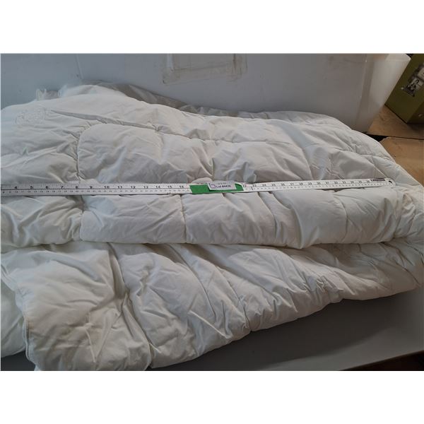 Queen White Duvet ( some dirt, as is) - PICK UP