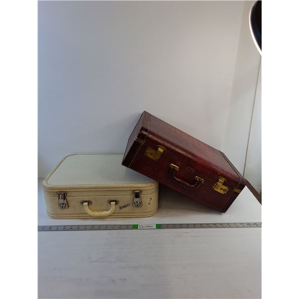Vintage Luggage (1) Rolland w/Red Alligator/Crocodile Texture - Brass Buttons - 18" x 14" - PU
