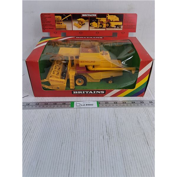 (1) Britains 1:32 New Holland Combine (NIB)