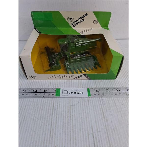 1:64 John Deere Combine-(NIB)
