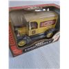 Image 4 : 1:25 1917 Ford Model T Delivery Van Bank