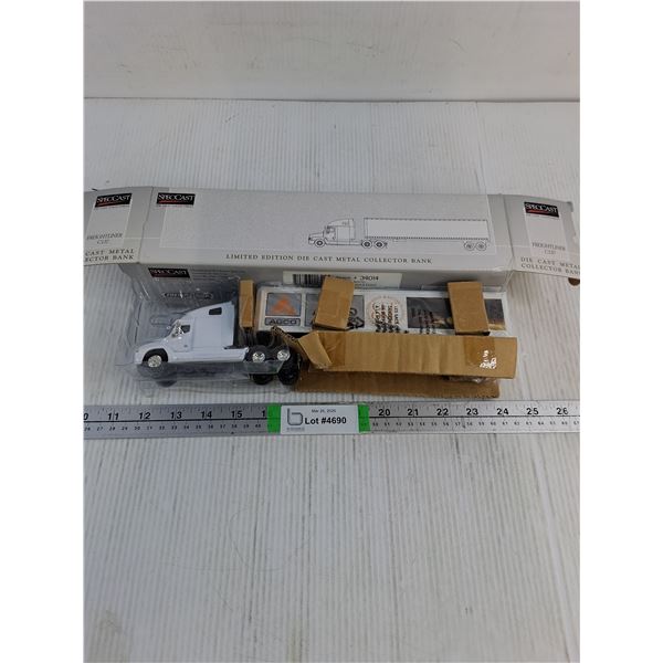 (1) Die Cast Freightliner C120 Metal Collector Bank-(NIB)-opened for pictures